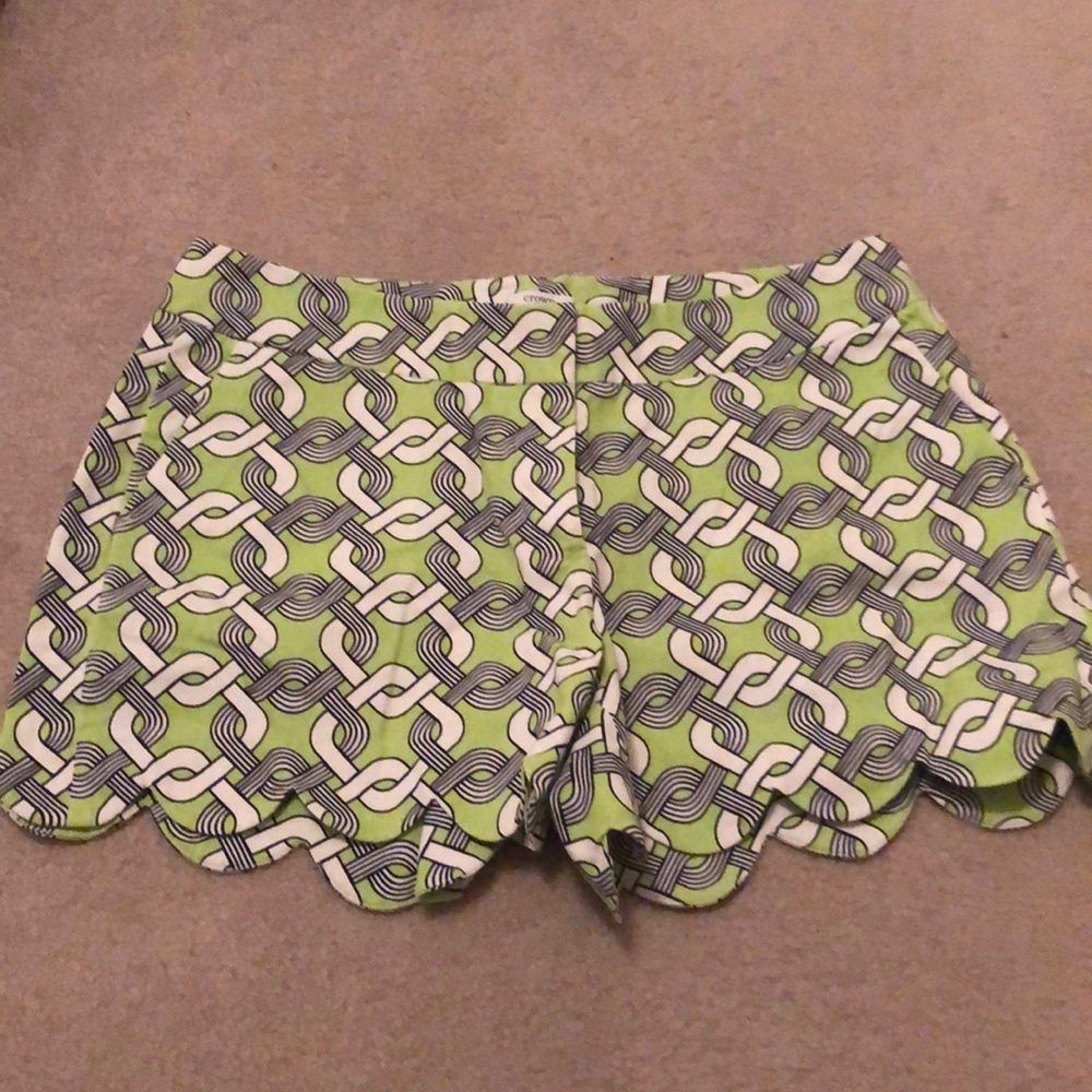 crown & ivy Green Geometric Scallop Hem Shorts